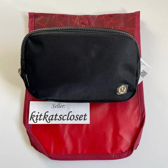 🆕 **BLACK WITH GOLD HARDWARE** NWT lululemon everywhere belt bag EBB 1L - Picture 1 of 8